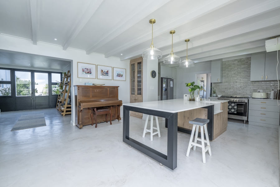 4 Bedroom Property for Sale in Hoog En Droog Western Cape